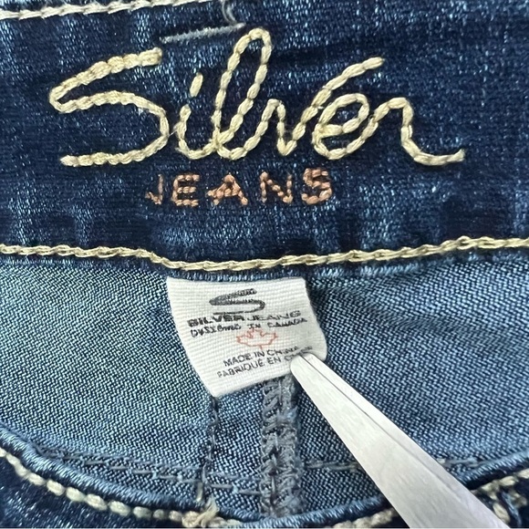 Silver Women’s SUKI Blue Jean Capris Sz 28 (5/6) Distressed Pockets Medium Wash - Picture 5 of 14
